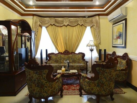 The Executive Villa Inn & Suites - Photo4