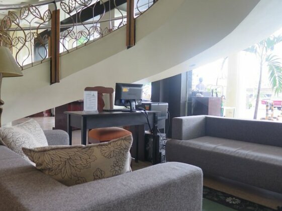 The Pinnacle Hotel and Suites - Photo3