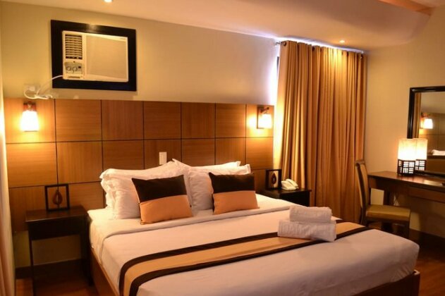 The Pinnacle Hotel and Suites - Photo5