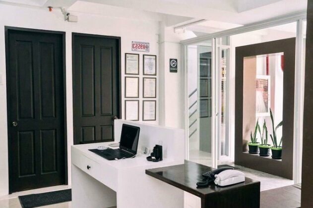 The Strand Suites and Dormitel - Photo2