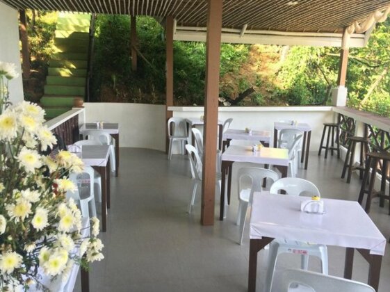 Cyrus Inn - Photo2