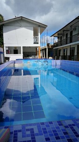 Elnido Whitehouse - Photo3