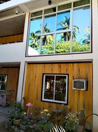Karmylla El Nido - Photo2