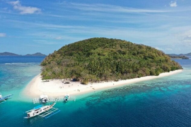 Private Expeditions to Golden Island on big luxury boat