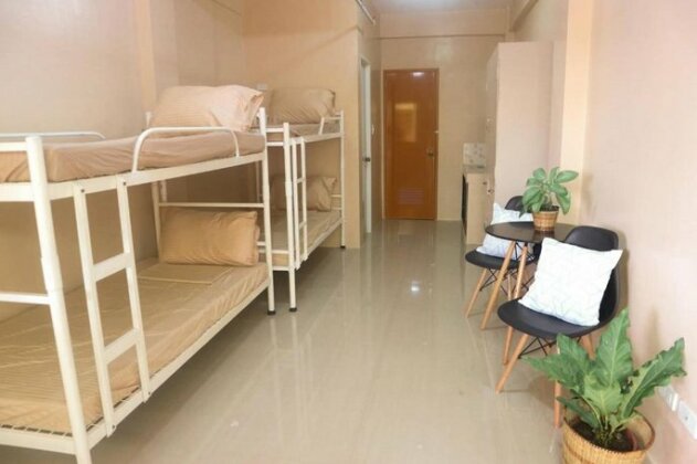 B Budget Room for four - Iloilo City - Happy Hues - Photo2
