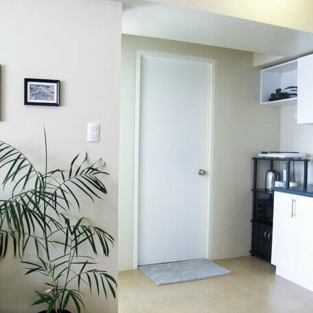 Elan Homes - 1BR Condo Living Area Bedroom Kitchen Pool - Photo4