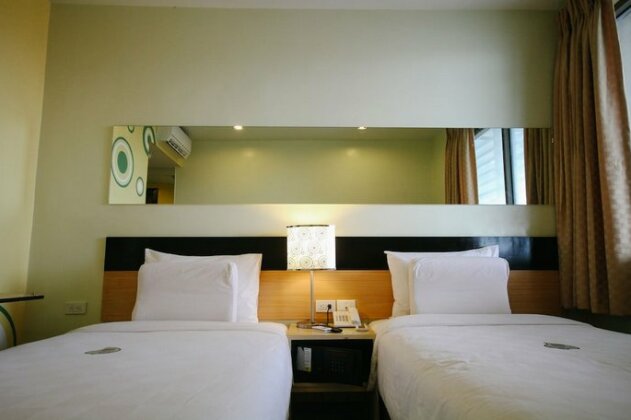 Go Hotels Iloilo - Photo5