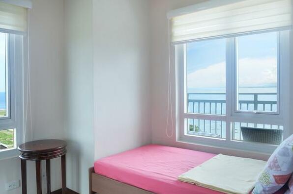 2-Bedroom Seaside Apartment In Mactan