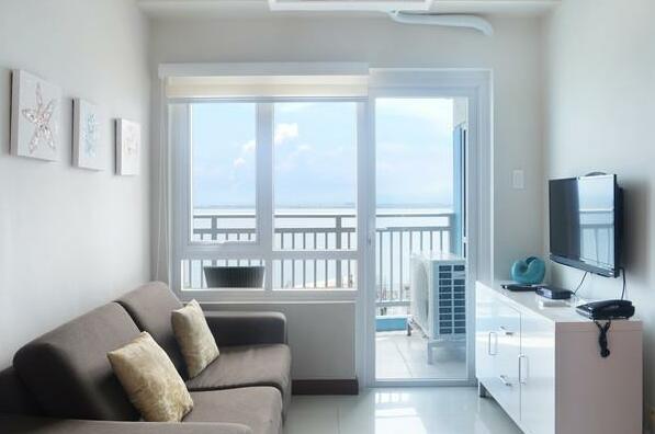 2-Bedroom Seaside Apartment In Mactan - Photo3