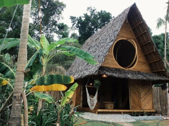 Jungle Hut - Private bamboo cabin & garden near Cambugahay Falls