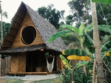 Jungle Hut - Private bamboo cabin & garden near Cambugahay Falls