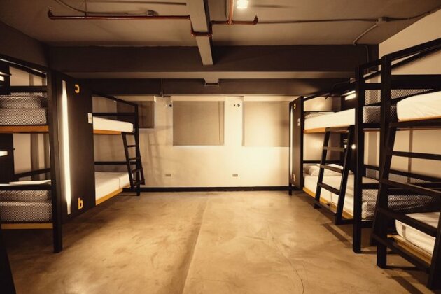 Bunk 5021 Hostel - Photo4