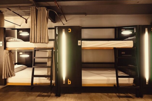 Bunk 5021 Hostel - Photo5