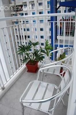 Central Makati Unit w/ Balcony+WIFI - Photo5
