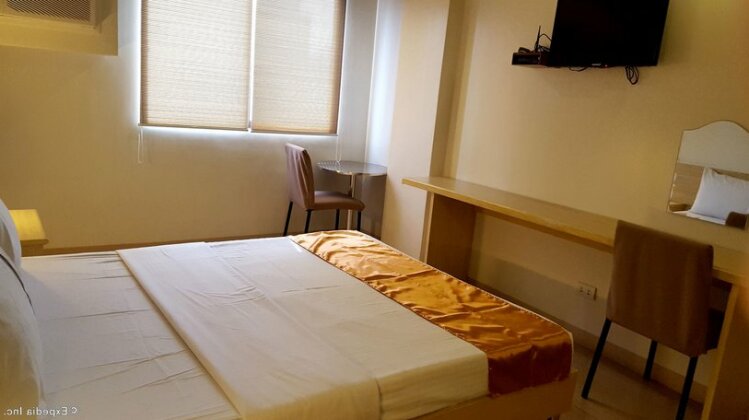 M Suites Hotel - Photo2