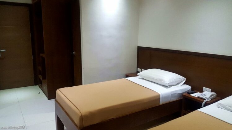 ZEN Rooms West Makati Hotel - Photo2
