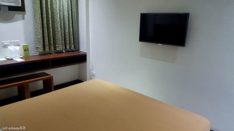 ZEN Rooms West Makati Hotel - Photo4