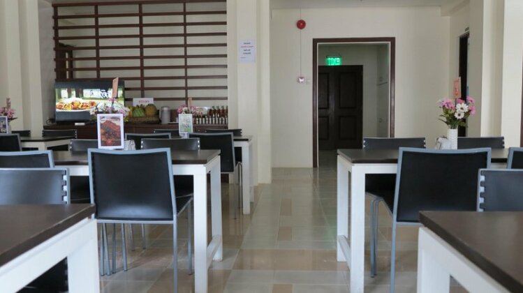Alice in Wonderland Beach Hotel - Photo4