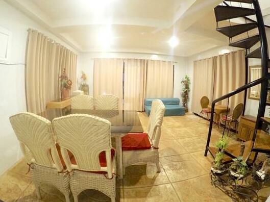 Beachfront Guesthouse for 14 @ Station 1 - Photo5