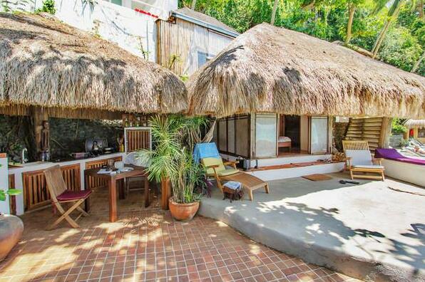 Beachfront Villa With Private Deck - Photo2