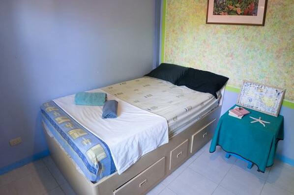 Cozy and Centrally Located Private Room - Photo5