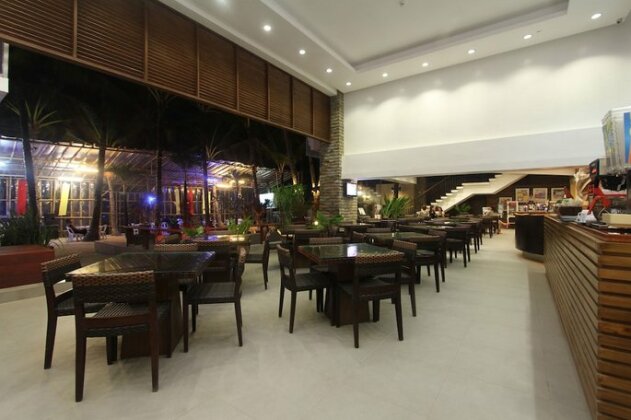 Crown Regency Beach Resort - Photo3