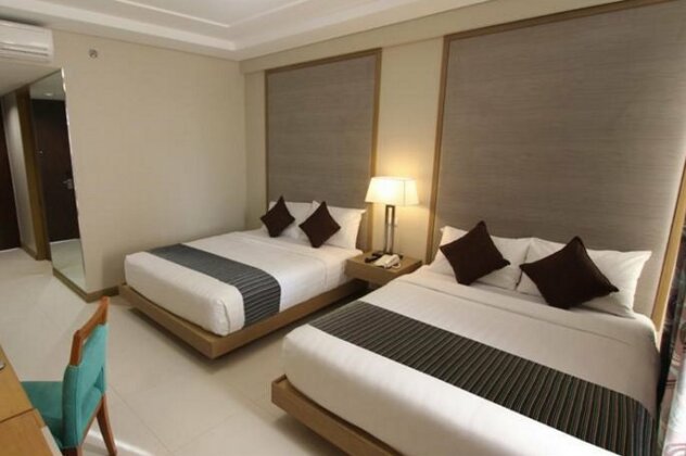 Crown Regency Resort and Convention Center - Photo3