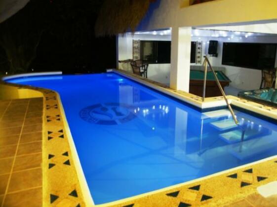 JayJays Club Boracay - Photo2