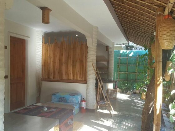 Love Shack 3 - Photo2