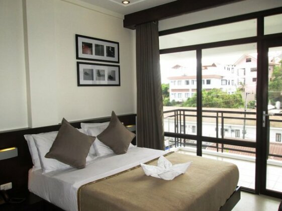 One Crescent Place Hotel - Photo5