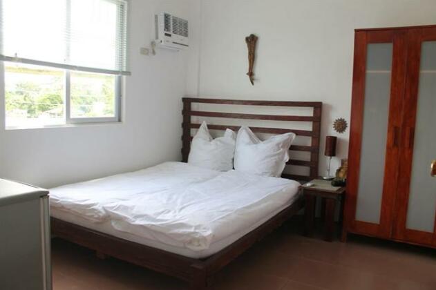 Roger's Place Gay Guesthouse - Photo2