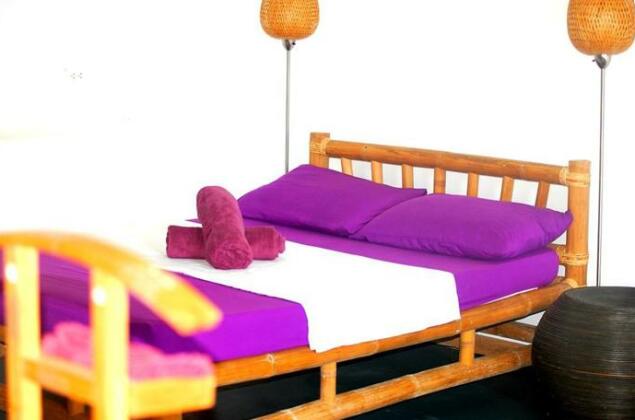  Photo 1
