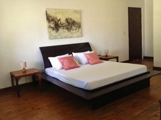 Hilltop Bed and Breakfast - Photo3