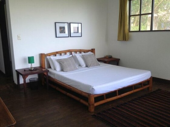 Hilltop Bed and Breakfast - Photo4
