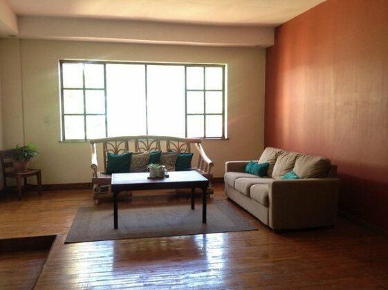 Hilltop Bed and Breakfast - Photo5