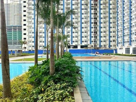 Central 2-BR Top Mall & MRT w Free WiFi