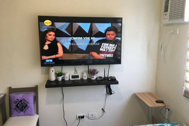 Staycation@Urban Deca Tower Edsa with 50' Smart Tv - Photo5