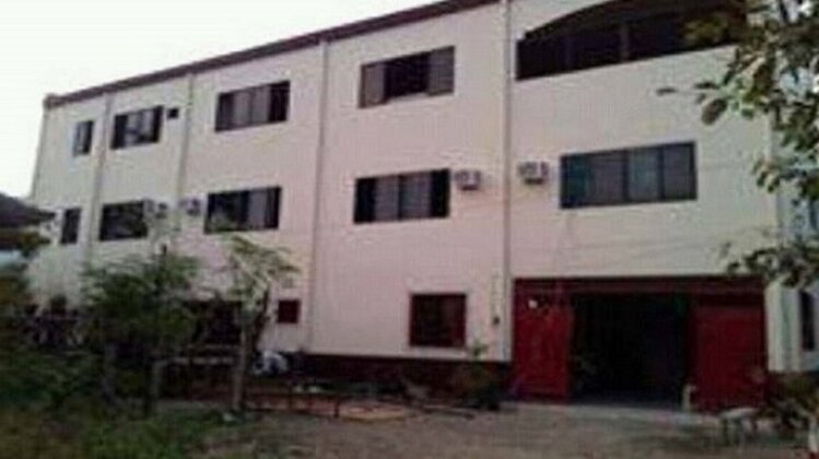 Homestay - Rooms 4 rent NEAR AIRPORT & MALLS