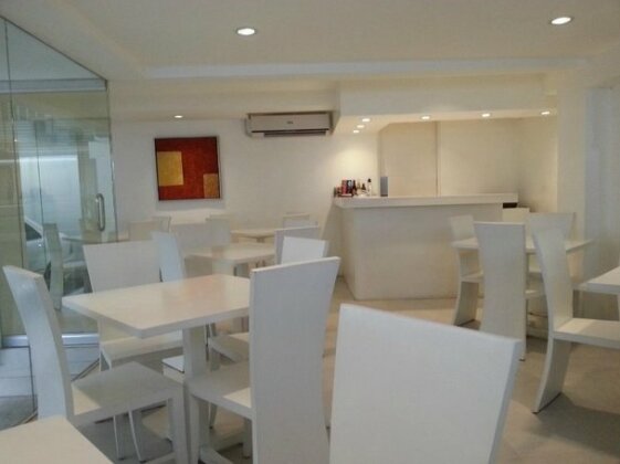 R Suites & Cafe - Photo3