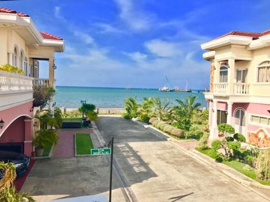 Beachfront Vacation House Cebu - Photo4