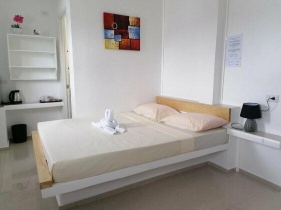 Lyn's Guesthouses - Photo4