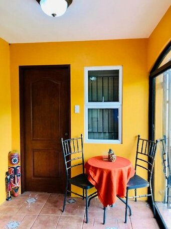 1bedroom Apt W/ Outdoor Jacuzzi Kitchen Living Dining Patio Garden - Photo2