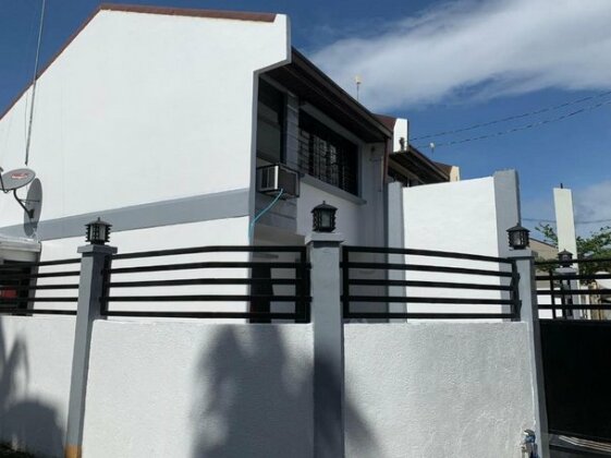 Wilrene Entire Fully Furnished Townhouse inNaga City