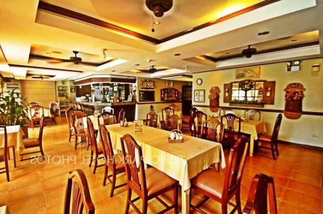 Subic Park Hotel & Restaurant - Photo4