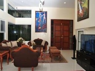 Subic Vacation House and Gallery - Photo4