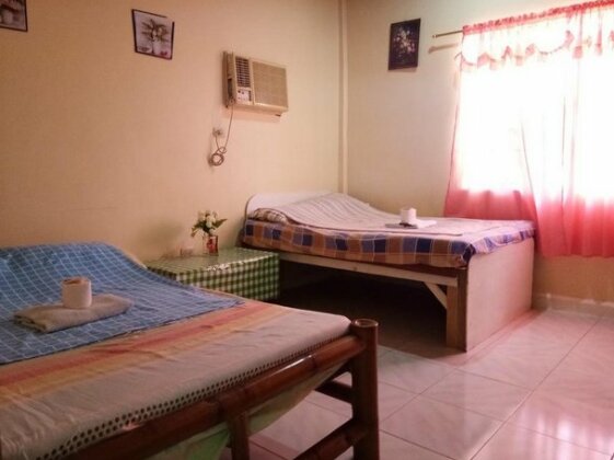 George's Den - Photo3