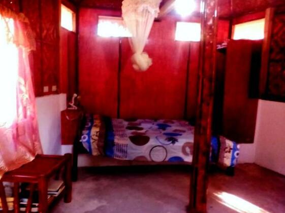 Lennon's Place Backpacker Hostel - Photo3