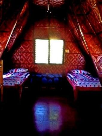 Lennon's Place Backpacker Hostel - Photo4