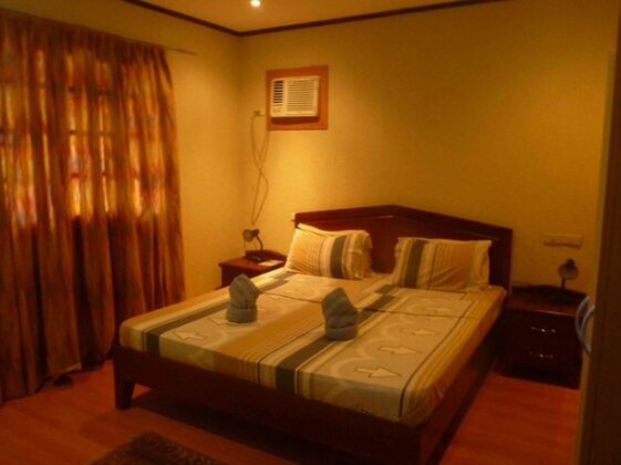 TipTop Hotel Resto and Delishop - Photo5