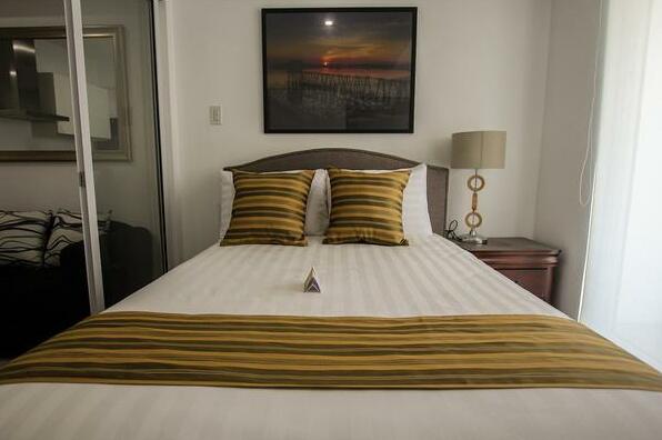 1 Bedroom Unit + Wifi @ Azure Miami 1408 - Photo3